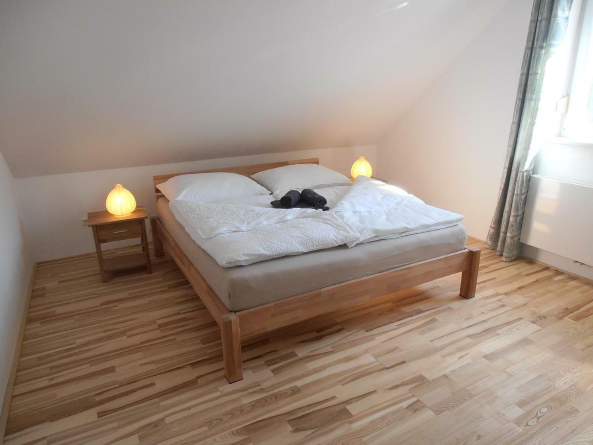 Ferienwohnung Am Kirchberg Йойс Екстериор снимка