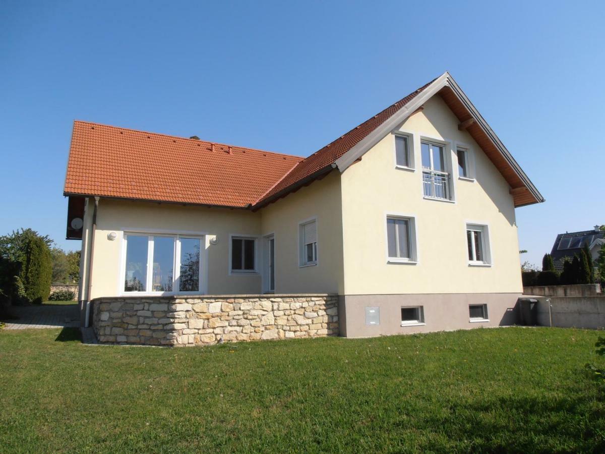 Ferienwohnung Am Kirchberg Йойс Екстериор снимка