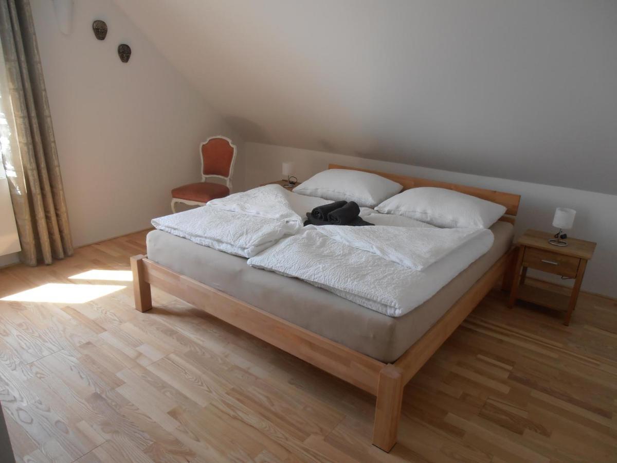 Ferienwohnung Am Kirchberg Йойс Екстериор снимка